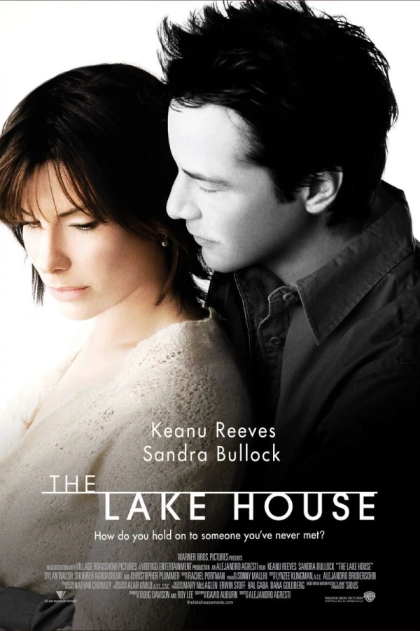Huset vid sjön Poster