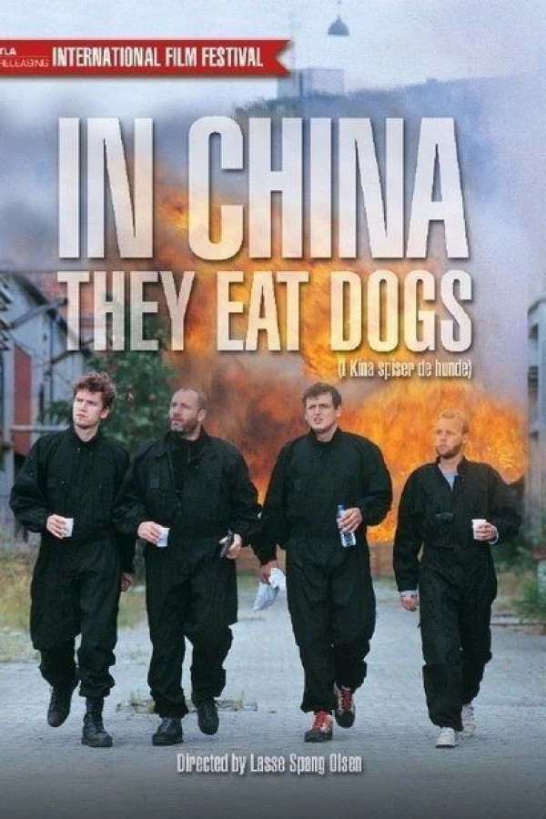 I Kina käkar dom hundar Poster